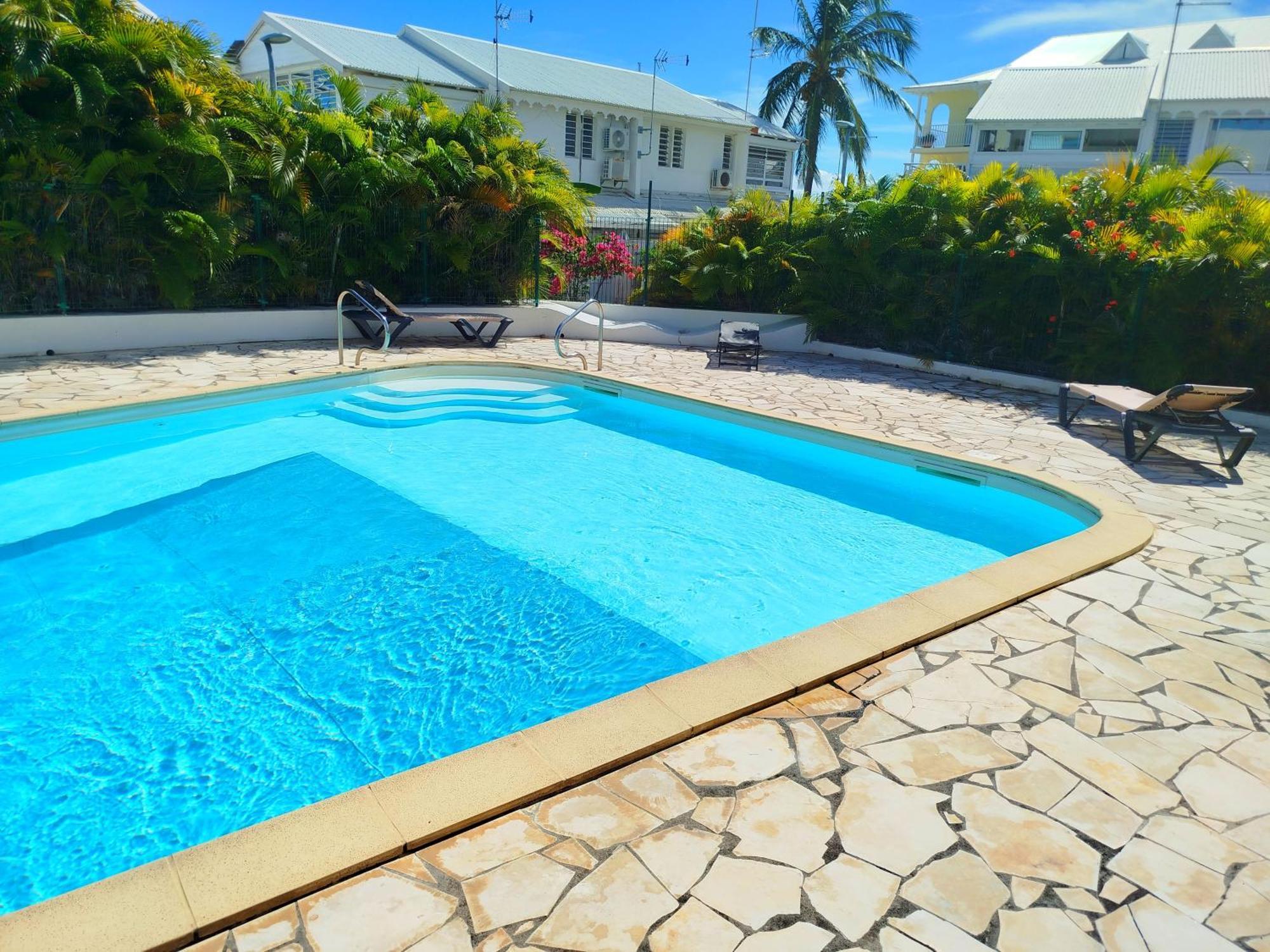Ajna Citerne Et Piscines Saint-Francois (Grande-Terre)